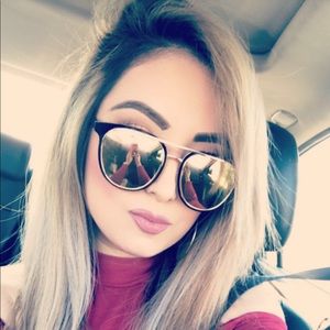 Meet your Posher, Vicky